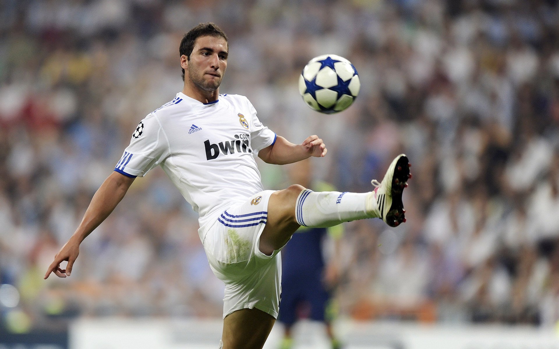 开云体育博彩-伯恩茅斯主场逆转胜利，保级前景一片光明，伯恩茅斯对阵